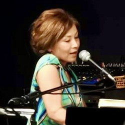 本庄彩子先生