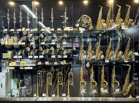 大東楽器枚方店（大阪 枚方市）ギター・管楽器・ピアノ鍵盤楽器 販売